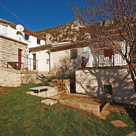 2 Bedroom Awesome Apartment In Plomin Bagian luar foto