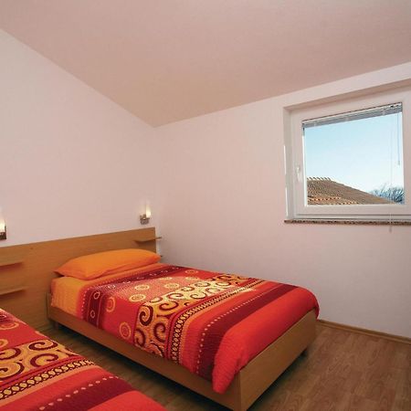 2 Bedroom Awesome Apartment In Plomin Bagian luar foto
