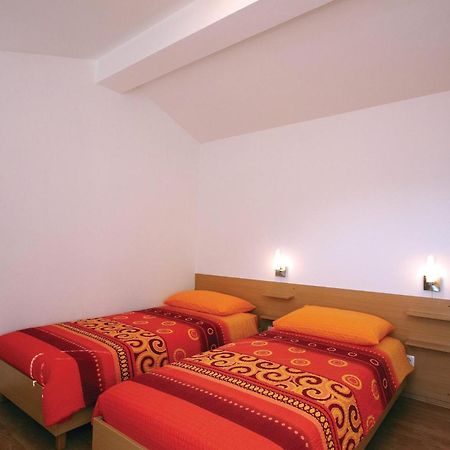 2 Bedroom Awesome Apartment In Plomin Bagian luar foto