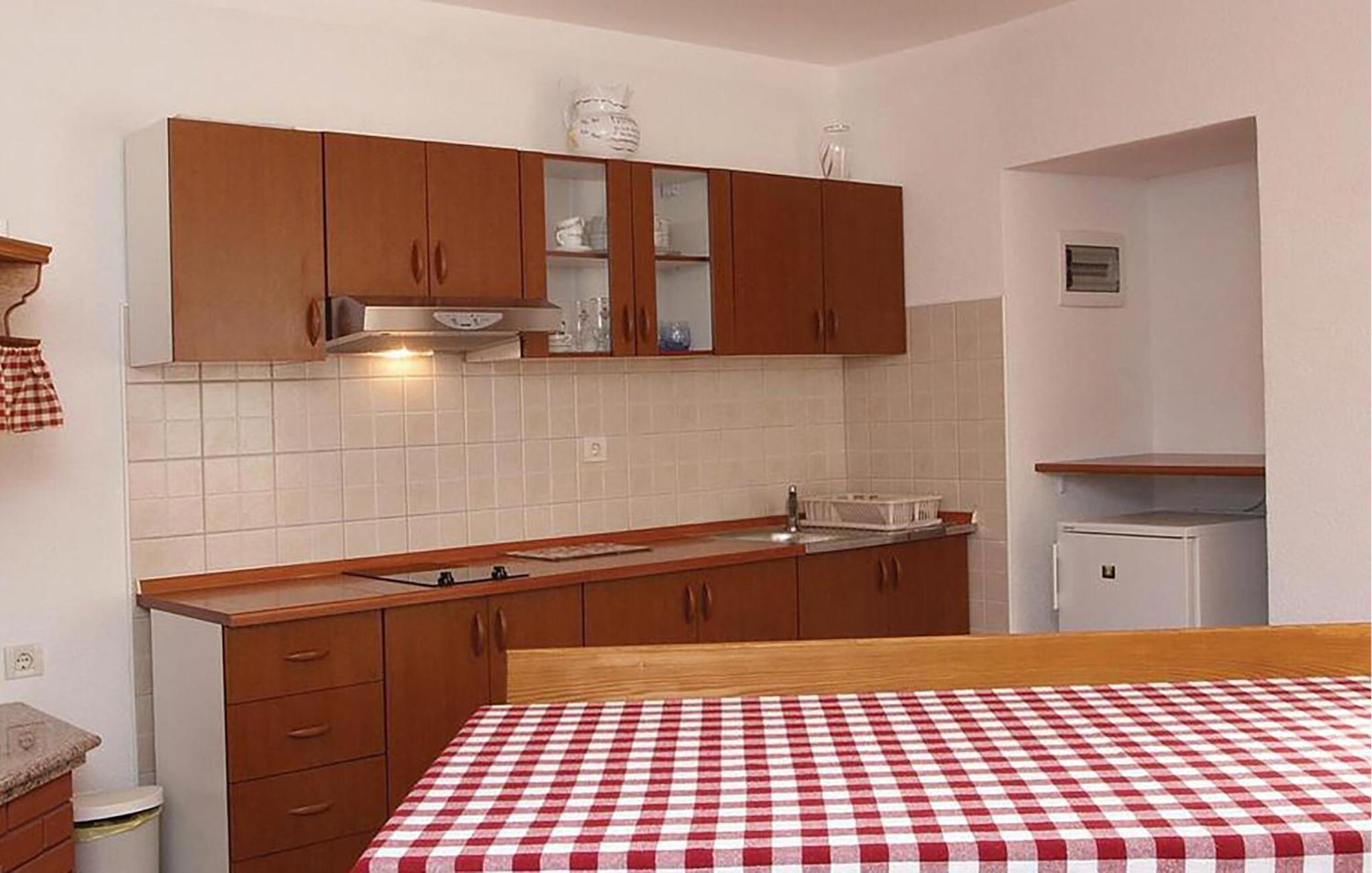 2 Bedroom Awesome Apartment In Plomin Bagian luar foto