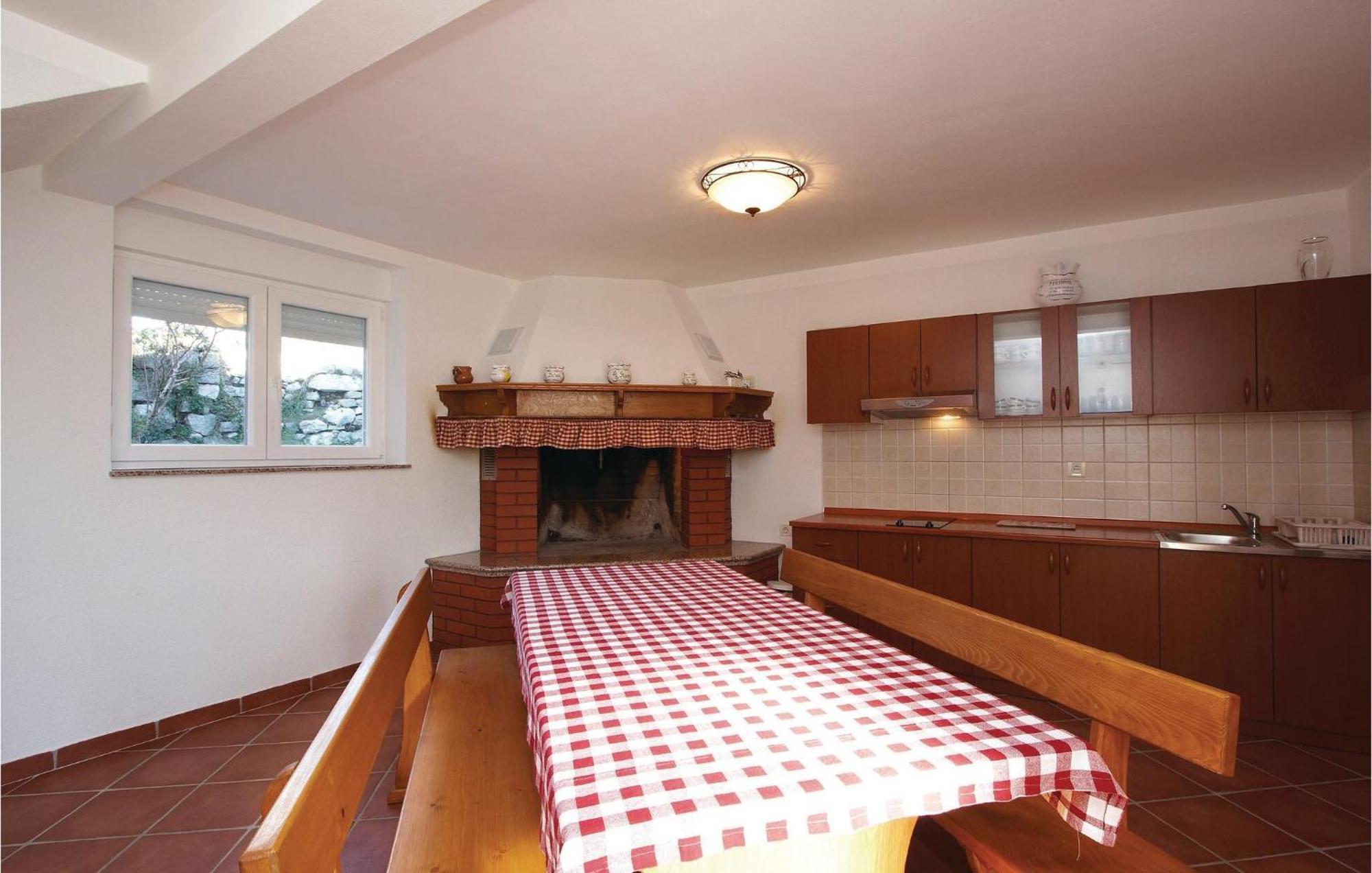 2 Bedroom Awesome Apartment In Plomin Bagian luar foto