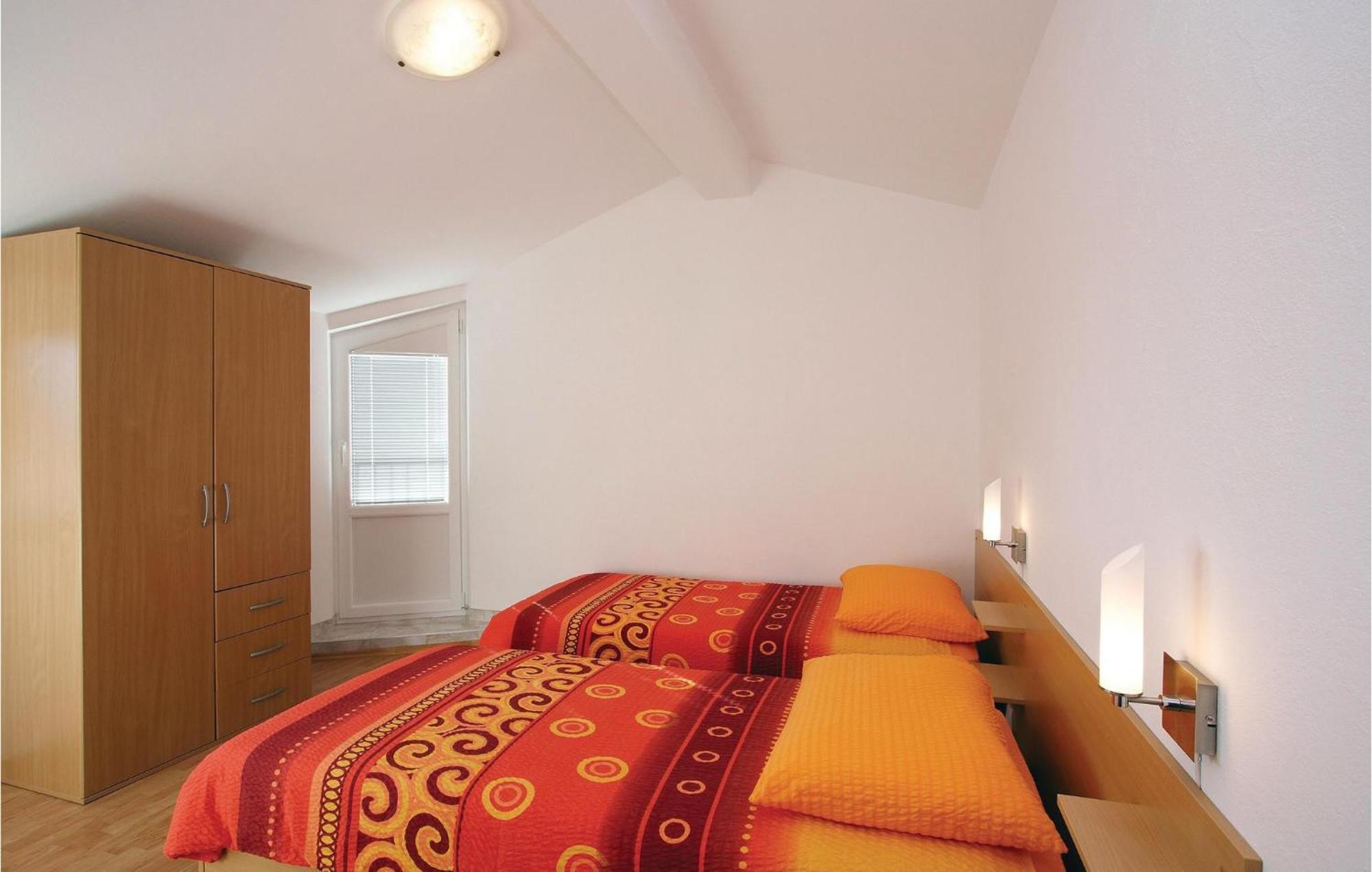 2 Bedroom Awesome Apartment In Plomin Bagian luar foto