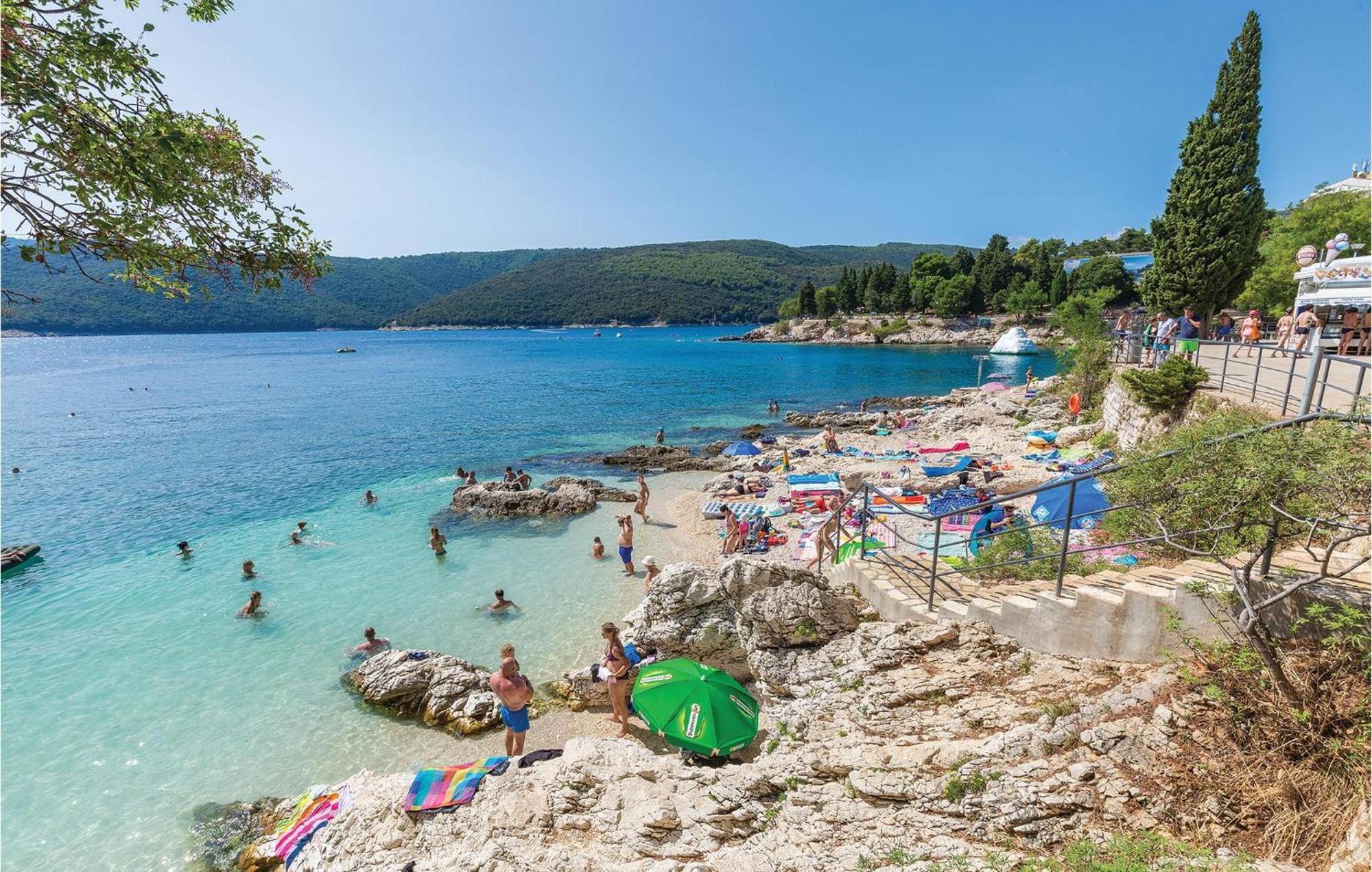 2 Bedroom Awesome Apartment In Plomin Bagian luar foto