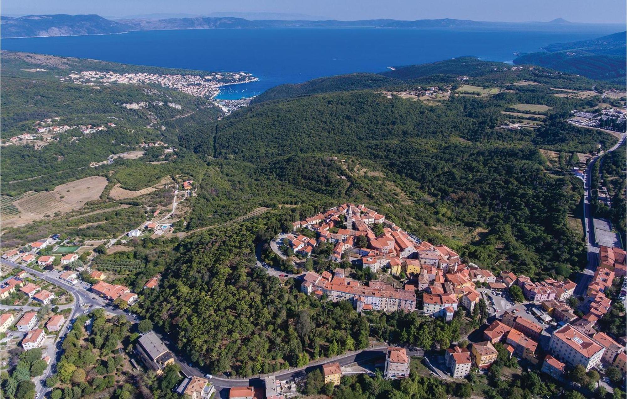 2 Bedroom Awesome Apartment In Plomin Bagian luar foto
